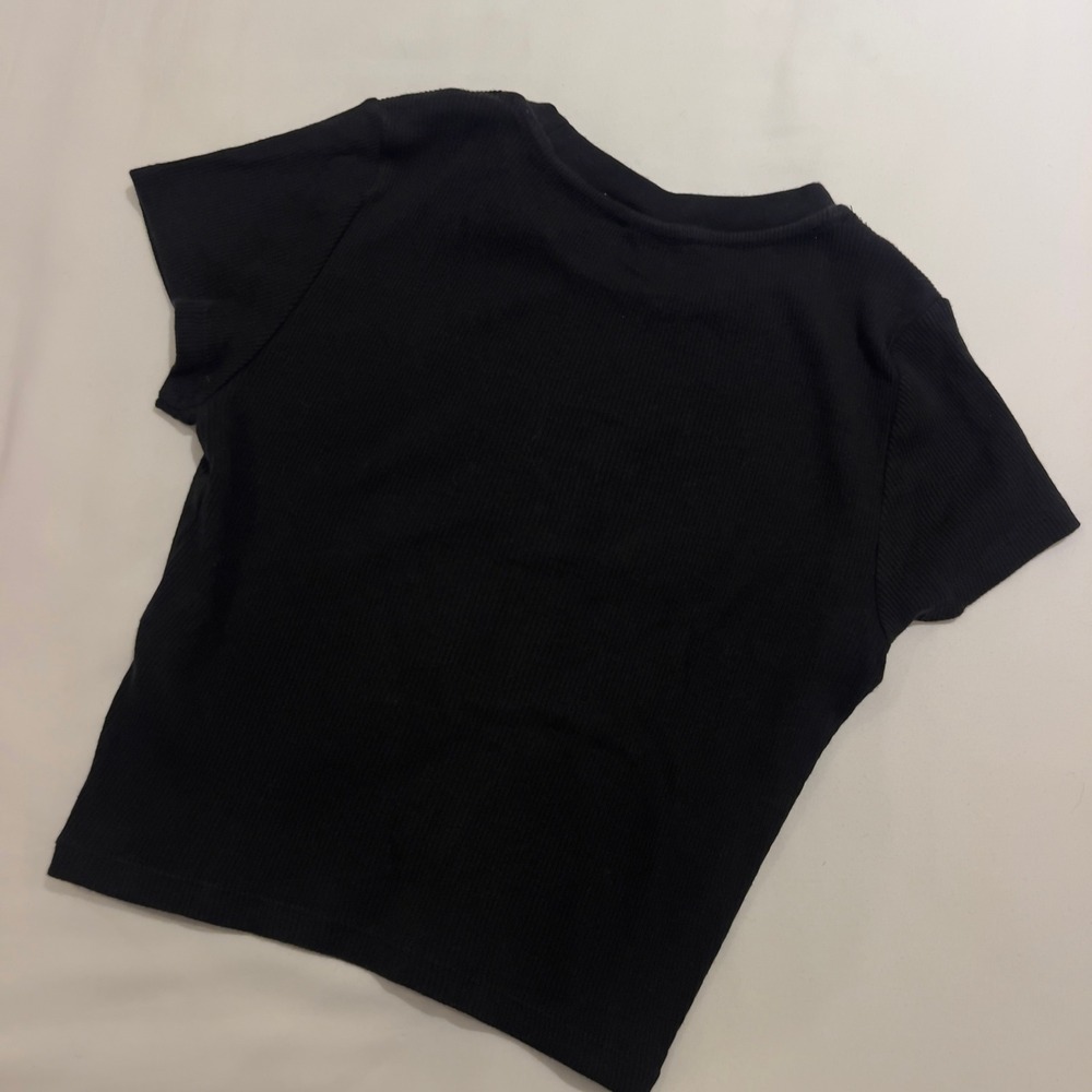 TNA Aritzia Black Ribbed Short Sleeve Crew Neck T-Shirt Small - Picture 4 of 5